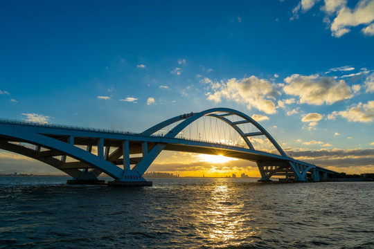 厦门五缘湾大桥日出