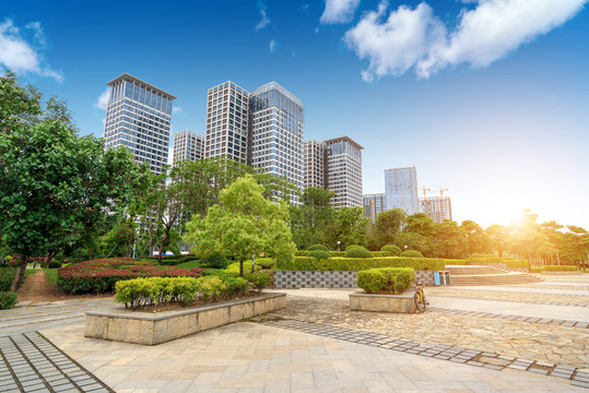 福建福州城市广场和现代摩天大楼