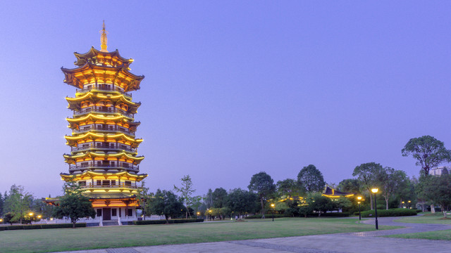 白鹭塔风光夜景