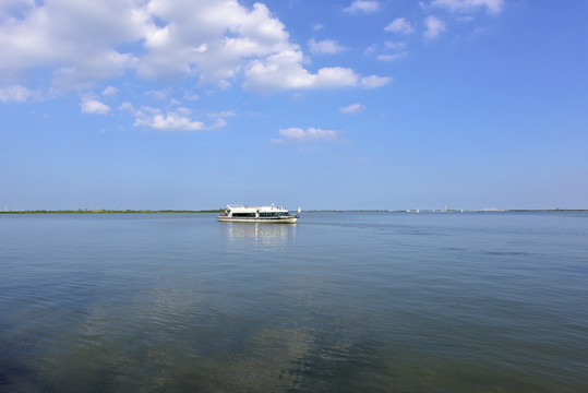 上海滴水湖风光