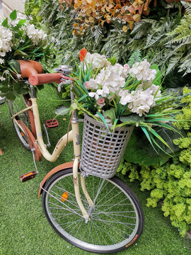 鲜花装饰的自行车