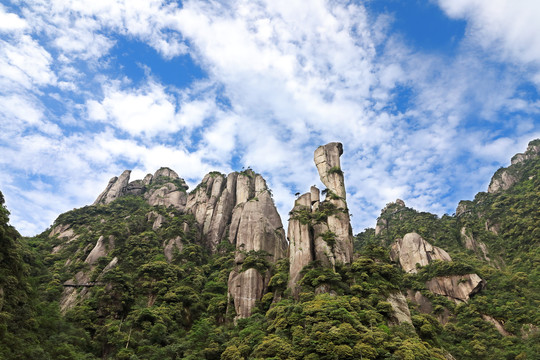 巍峨大山