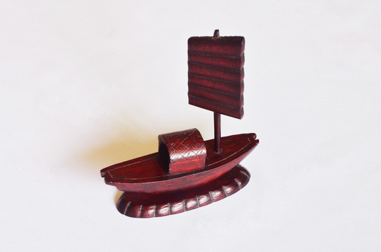 红木帆船