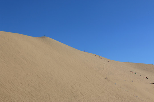 鸣沙山月牙泉