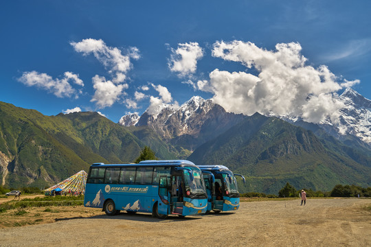 西藏旅游车