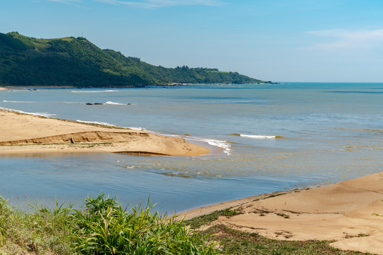 海南万宁山钦湾正门海入海口