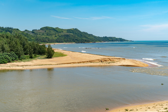 海南万宁山钦湾正门海入海口