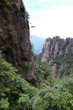 山峰秀色