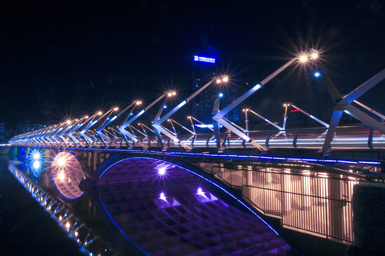 桥夜色美