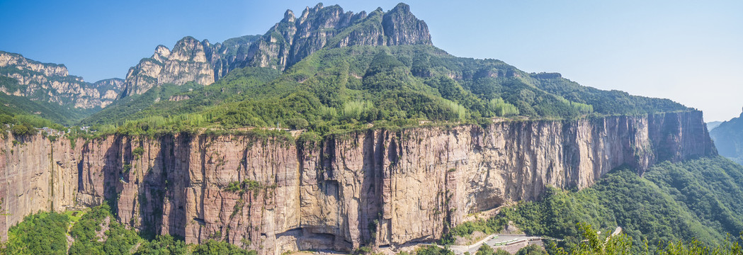 郭亮洞壁挂公路全景图