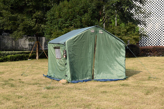 绿色露营帐篷