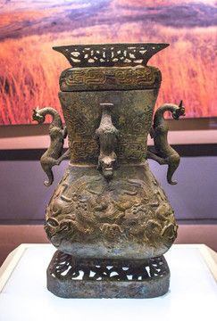 蟠龙纹铜方壶