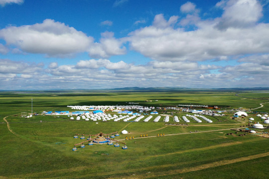 航拍草原蒙古包