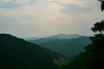 连绵的群山