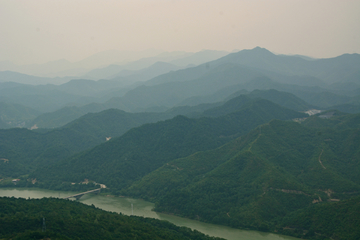 山间河流风景