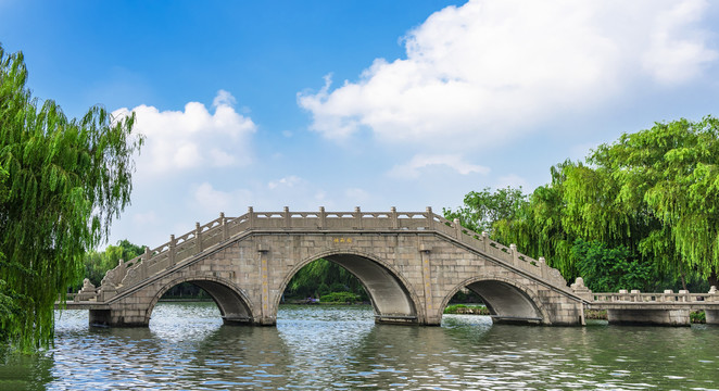 南湖烟雨桥