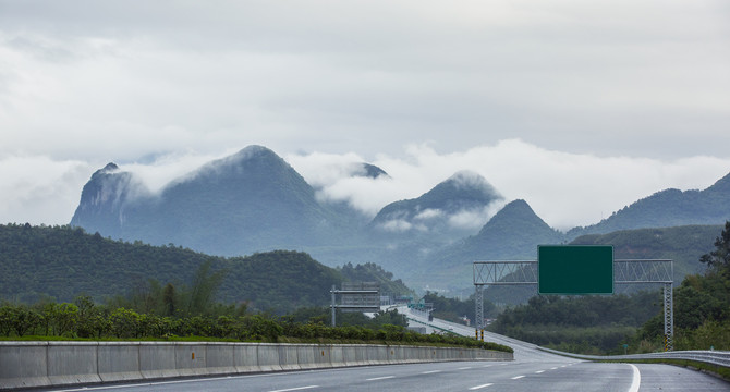 山里的高速公路