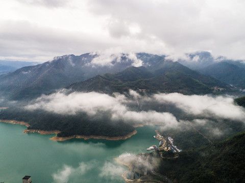 雾漫东江湖