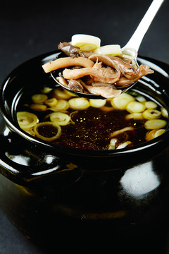 石锅菌汤