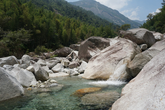 高山流水河床