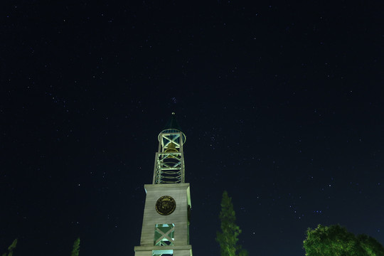 钟楼星空