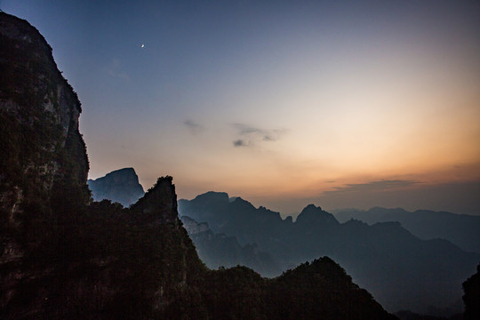 天门山夜景