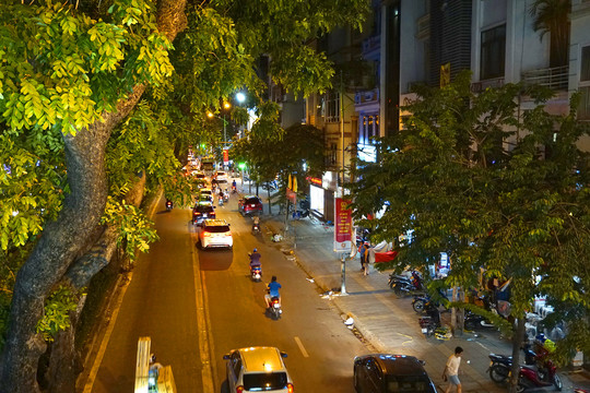 越南河内市城市和道路夜景俯拍