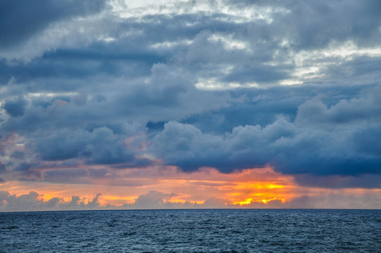 海上夕阳