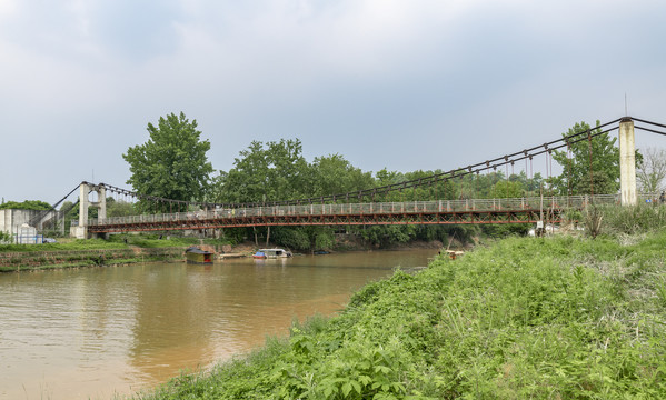 成都市黄龙溪古镇的铁索桥