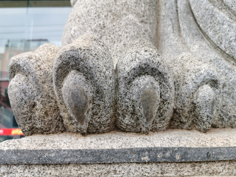 石狮子爪子雕塑