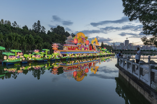 昆明世博园喜迎国庆70周年灯展