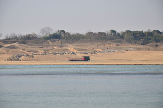 郊外河流