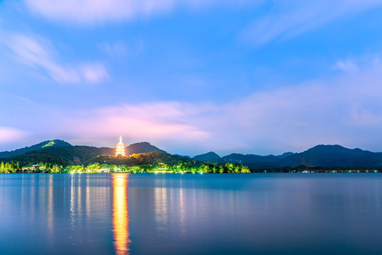 杭州西湖夜景雷峰塔风光