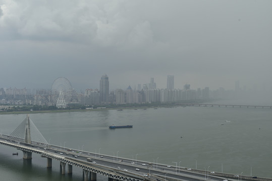 南昌赣江暴雨城市风光