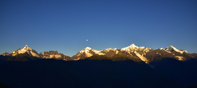 云南德钦梅里雪山风光