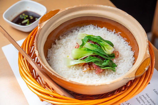 臘味煲仔飯