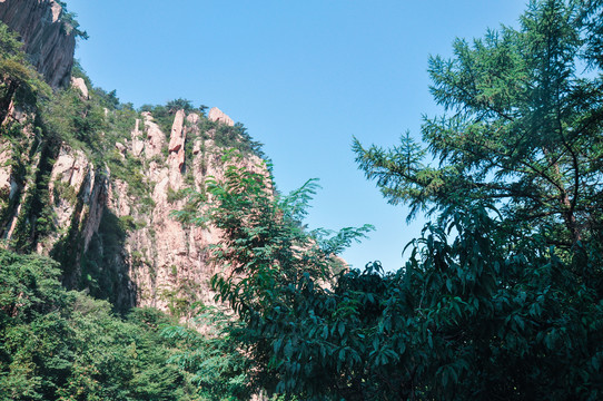 湛蓝的蓝天大山