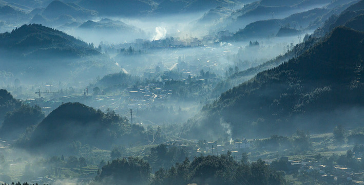 云雾群山