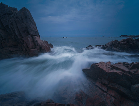 海浪奔流