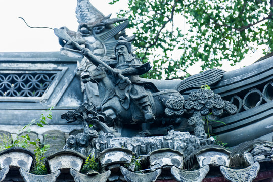 上海豫园房檐雕塑