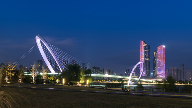 南京眼步行桥夜景