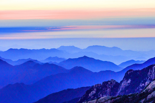 夕阳远山