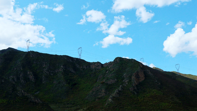 崇山峻岭