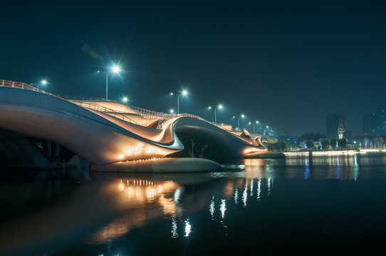 北京城市副中心桥梁夜景