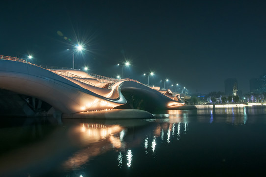 北京城市副中心桥梁夜景