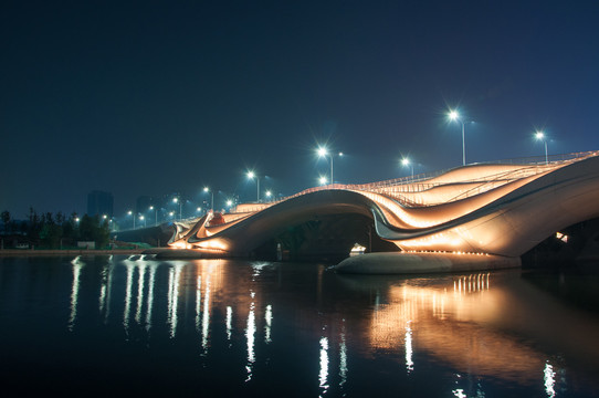 城市副中心桥梁夜景