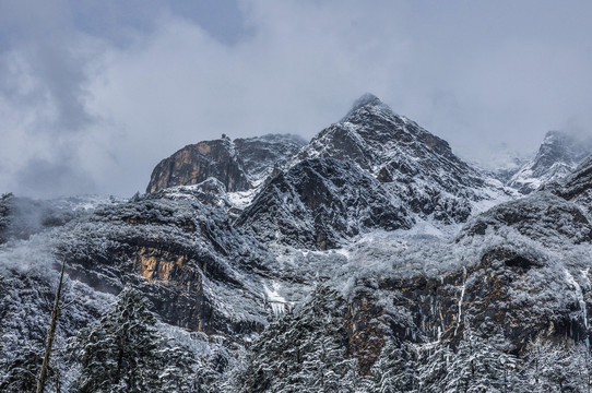 贡嘎雪山