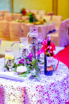 紫色婚礼酒杯