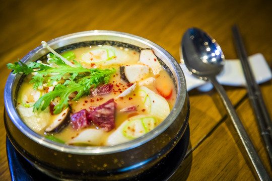 韩式牛肉火锅