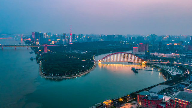 武汉两江交汇夜景